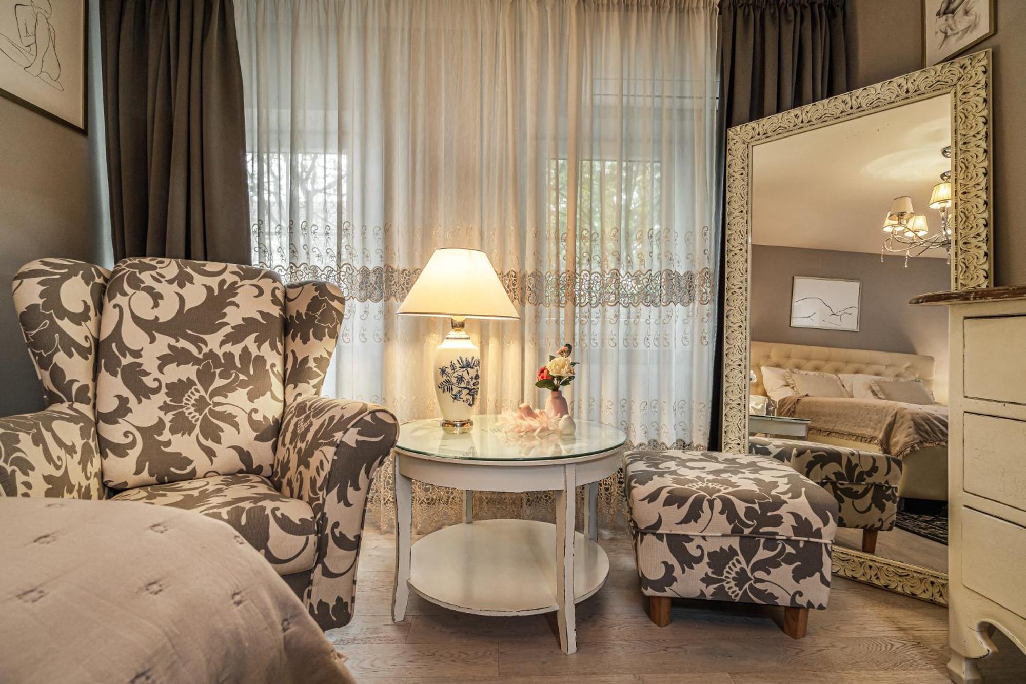 Luxurious And Royal Apartment In The Old Town Pressburg Exterior foto
